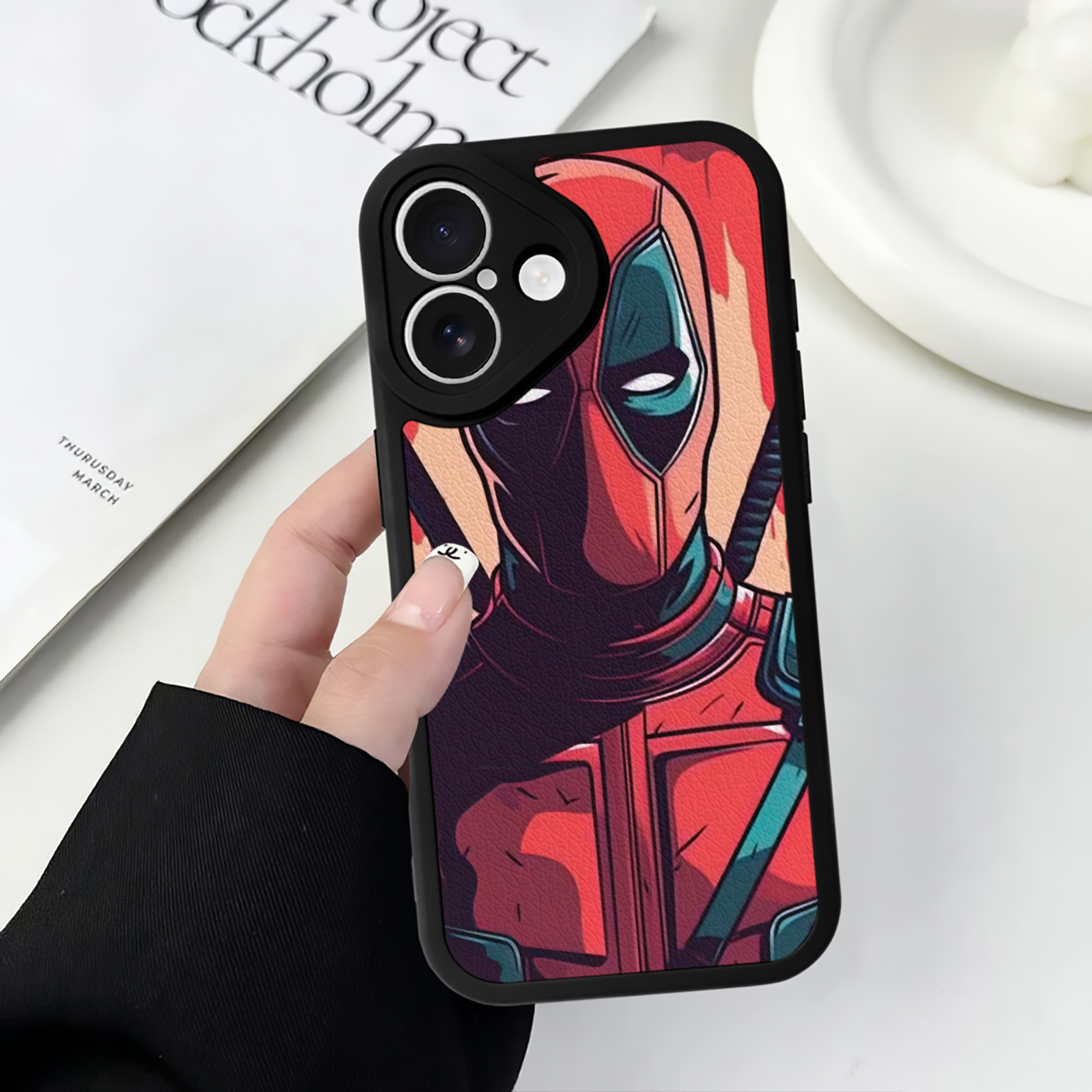 （画像用） Deadpool デッドプール 【iPhone 16シリーズ対応】シリコンスマホケース（レザー調） 材質：シリコン